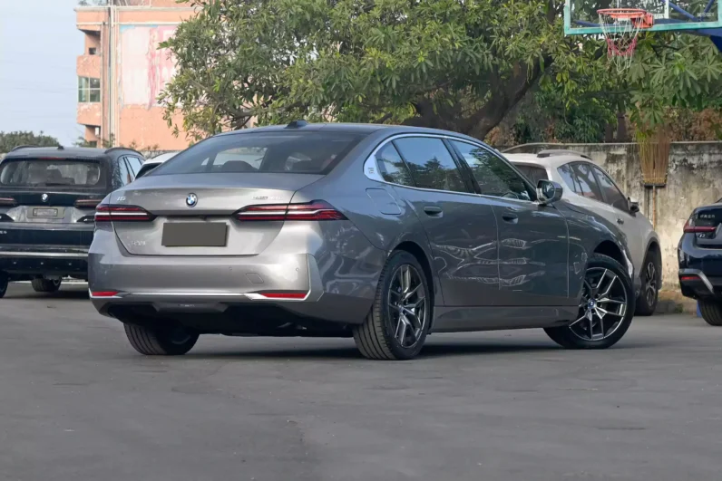 BMW i5