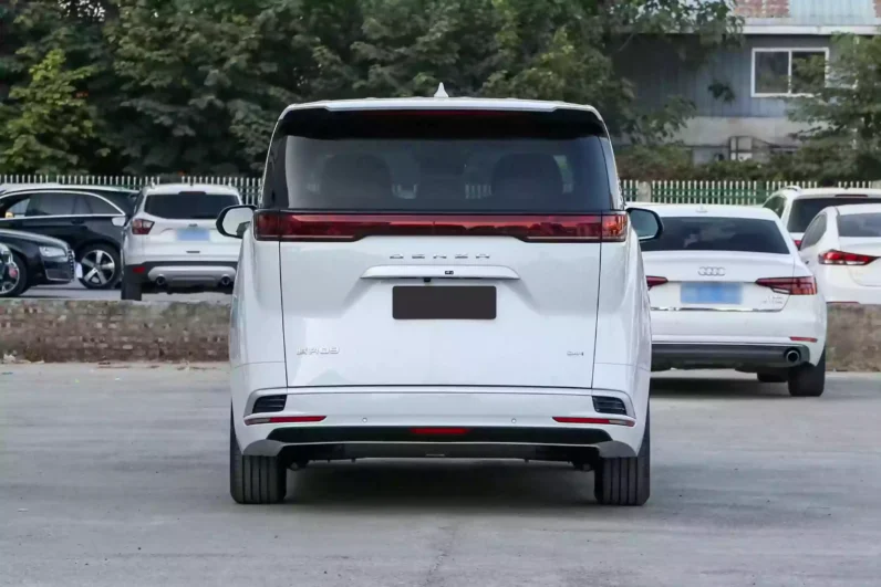 Denza D9 DM-i