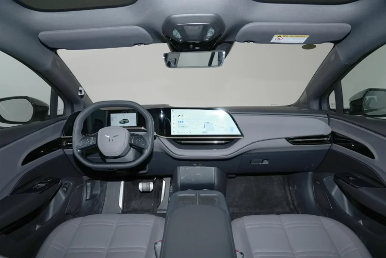 Hongqi EH7