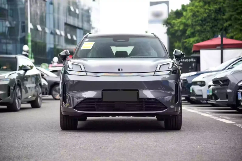 Lynk & Co 08 EM-P