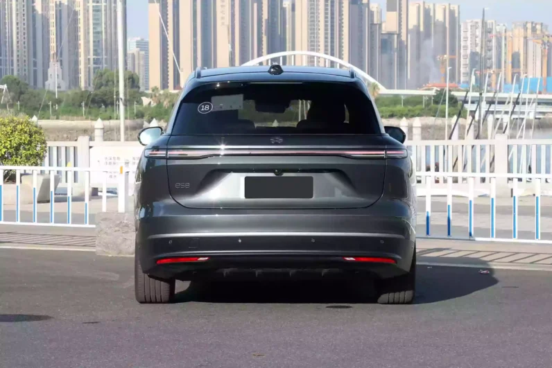 NIO ES8