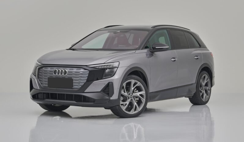
								Audi Q5 e-tron full									