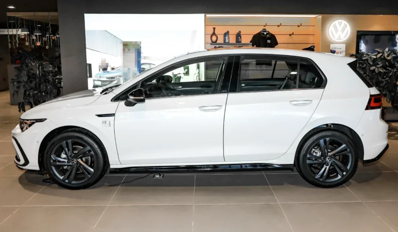 
								Volkswagen Golf full									