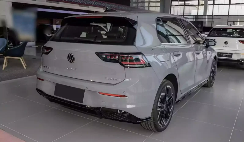 
								Volkswagen Golf full									